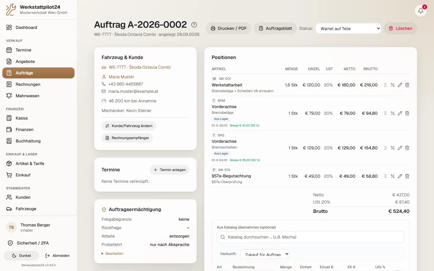 Auftrag in Werkstattpilot24 mit Fahrzeug & Kunde, Positionen für Arbeit und Teile samt Marge und Auftragsermächtigung.