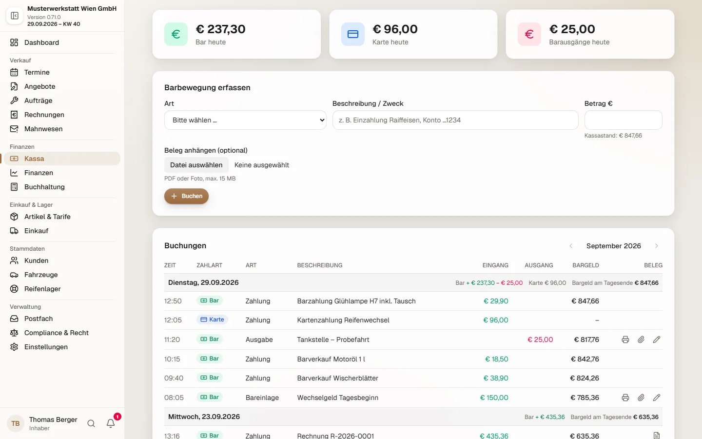 Kassabuch von Werkstattpilot24 mit Tageswerten für Bar und Karte und Buchungen nach Tagen gruppiert, je mit Zahlart und Bargeld am Tagesende.