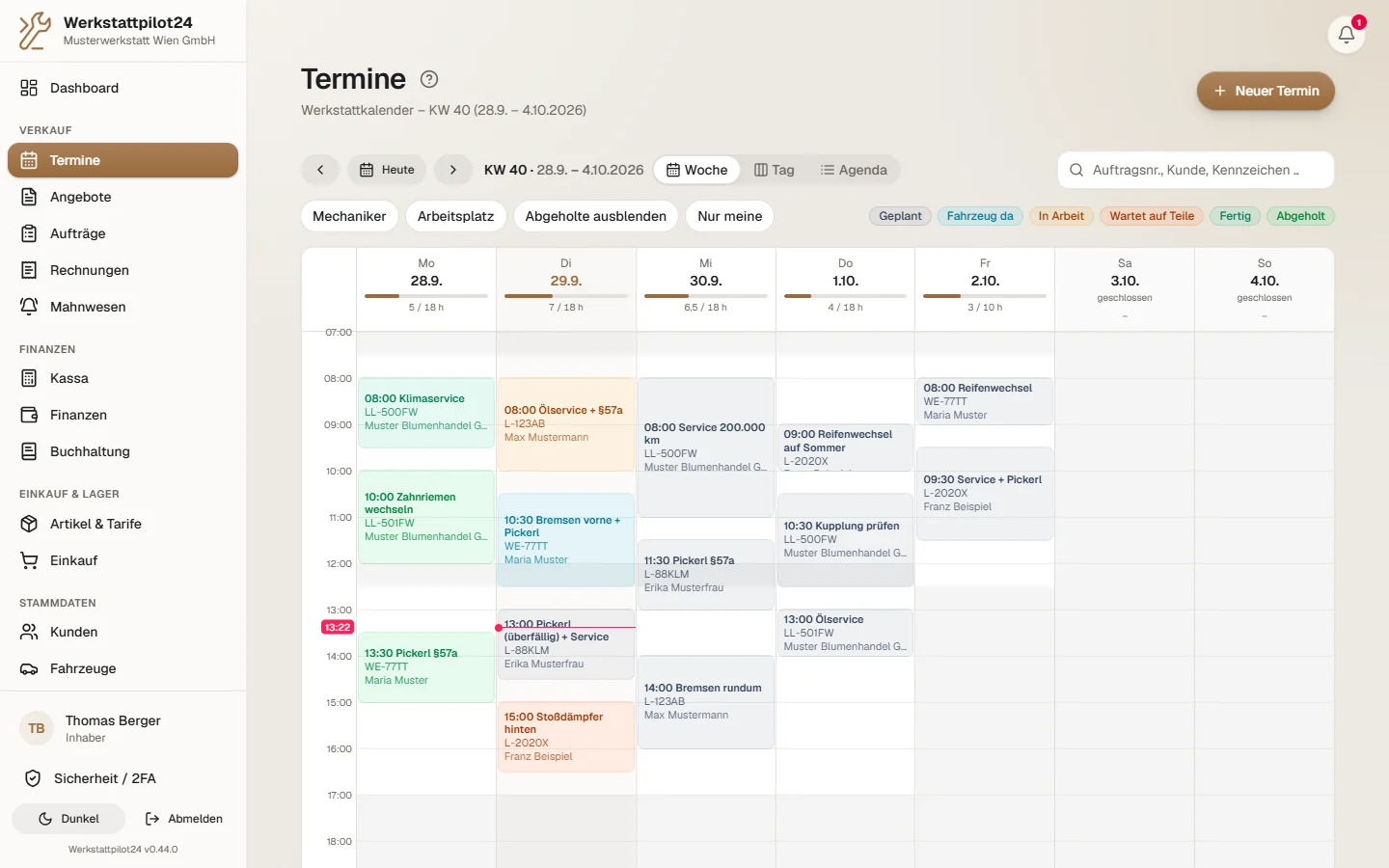 Werkstattkalender in der Wochenansicht mit Terminen, Statusfarben und Auslastung je Tag.